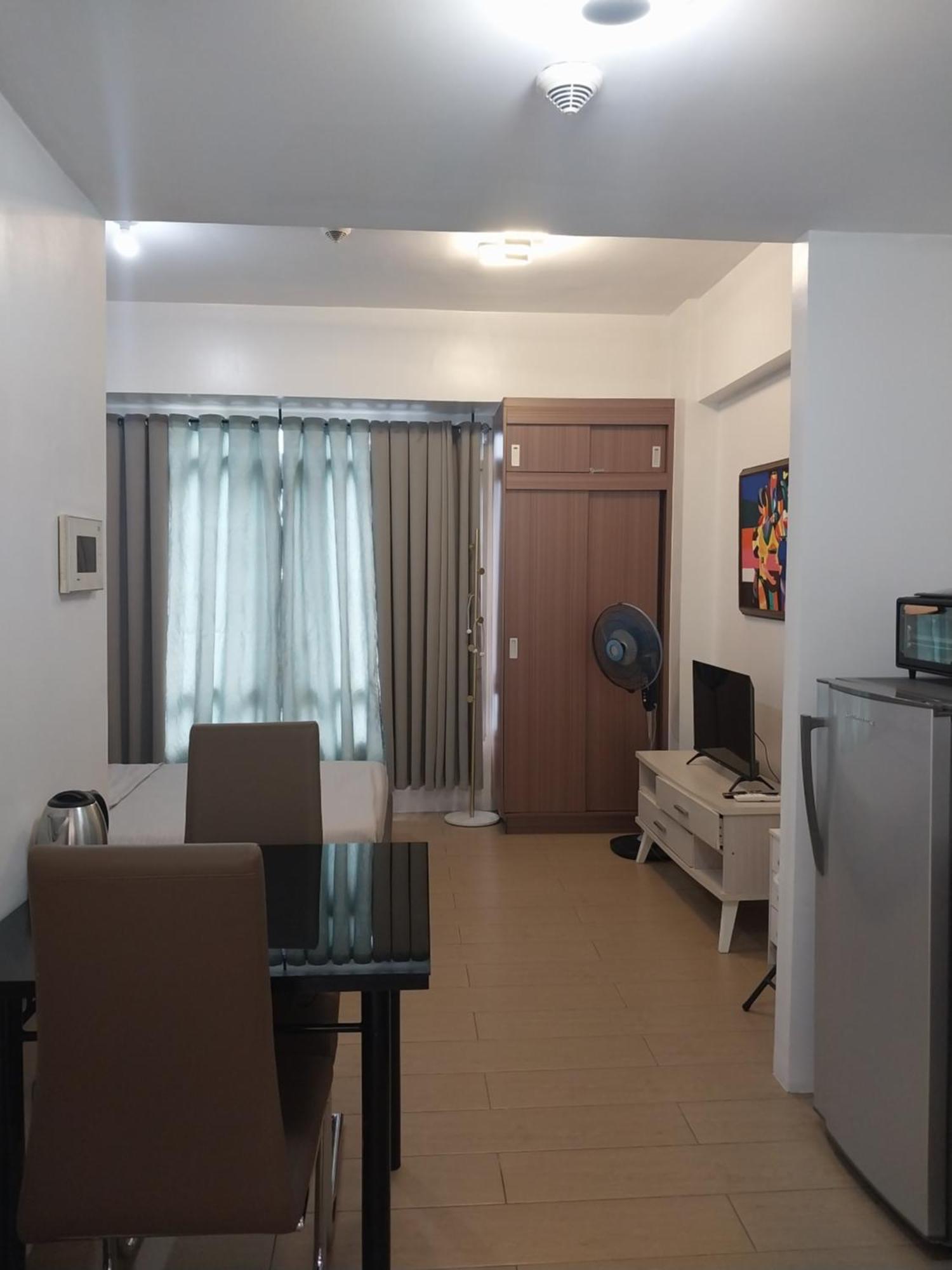Alps At 150 Newport Blvd Condominum Near T3 Pasay Exterior photo